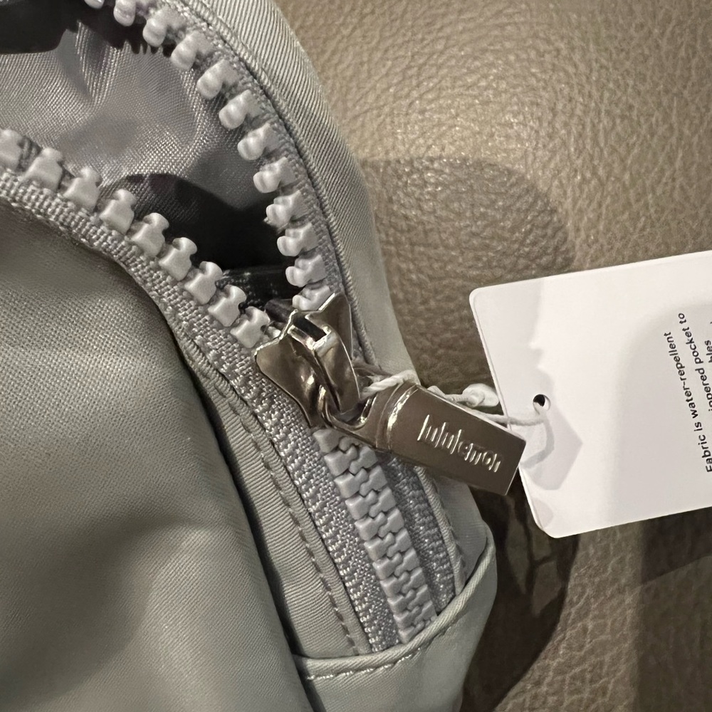 NWT Lululemon Belt Bag Large Size Silver Drop - Picture 4 of 7
